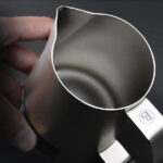 Milk Pitcher เหยือกสตีมนม Brewista "Precision" 480ml Sharp Spout Pitcher (มีแถบวัดอุณหภูมิเปลี่ยนสี) - Image 7