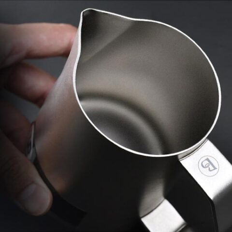 Milk Pitcher เหยือกสตีมนม Brewista "Precision" 480ml Sharp Spout Pitcher (มีแถบวัดอุณหภูมิเปลี่ยนสี) - Image 7