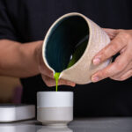 TOMOCHA ชามชงชา ทรงสูง พร้อมปากเท Matcha Stirring Bowl with Spout (Color Choice) - Image 10