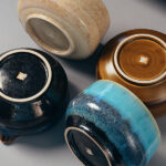 TOMOCHA ชามชงชา ทรงเตี้ย พร้อมปากเท Matcha Stirring Bowl with Spout (Color Choice) - Image 4