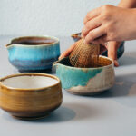 TOMOCHA ชามชงชา ทรงเตี้ย พร้อมปากเท Matcha Stirring Bowl with Spout (Color Choice) - Image 2