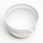 TOMOCHA ชามชงชา มัทฉะ พร้อมปากเท Matcha Stirring Bowl with Spout (Pure White V2.0) - Image 6